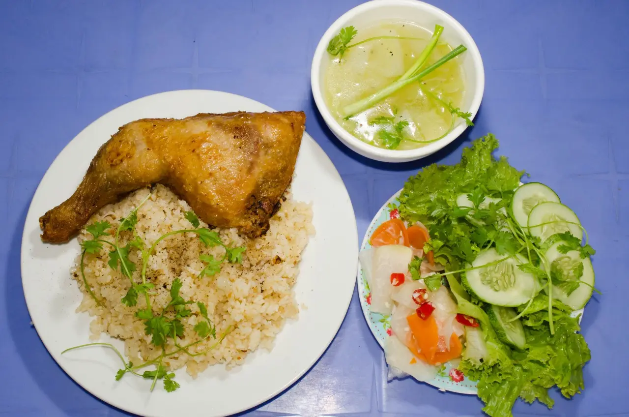 Hình ảnh Cơm đặt biệt mắm tỏi sốt  và soup
