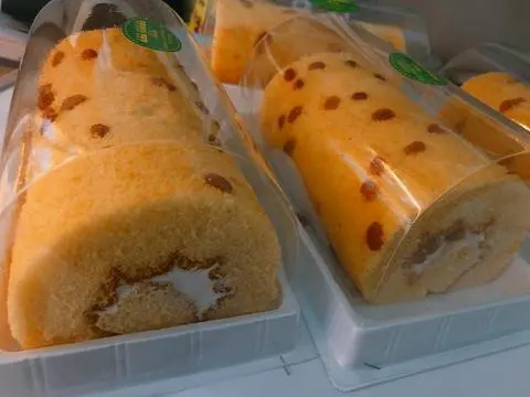 Hình ảnh Bánh bông lan nho cuộn kem nhỏ