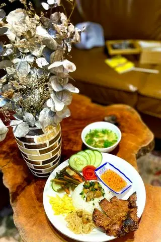 Hình ảnh Cơm Sườn-Bì-Chả-Trứng sợi