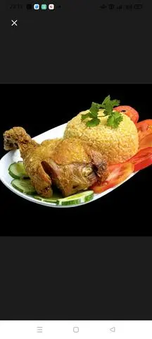 Hình ảnh cơm gà xối mỡ đùi tỏi vị truyền thống tặng kèm nước uống 