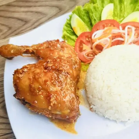 Hình ảnh Cơm Ức Gà Mắm Tỏi