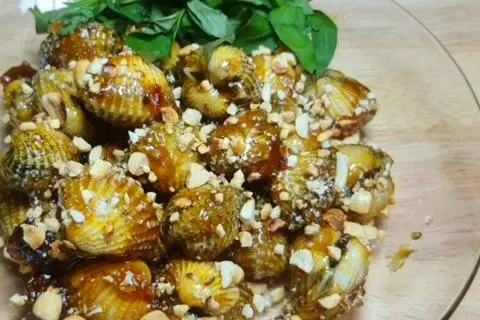 Hình ảnh Sò huyết xào me