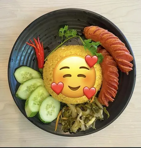 Hình ảnh cơm chiên xúc xích