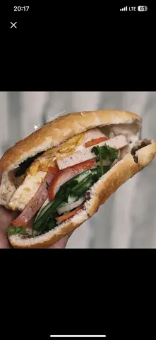 Hình ảnh bánh mì nem nướng ốp la 