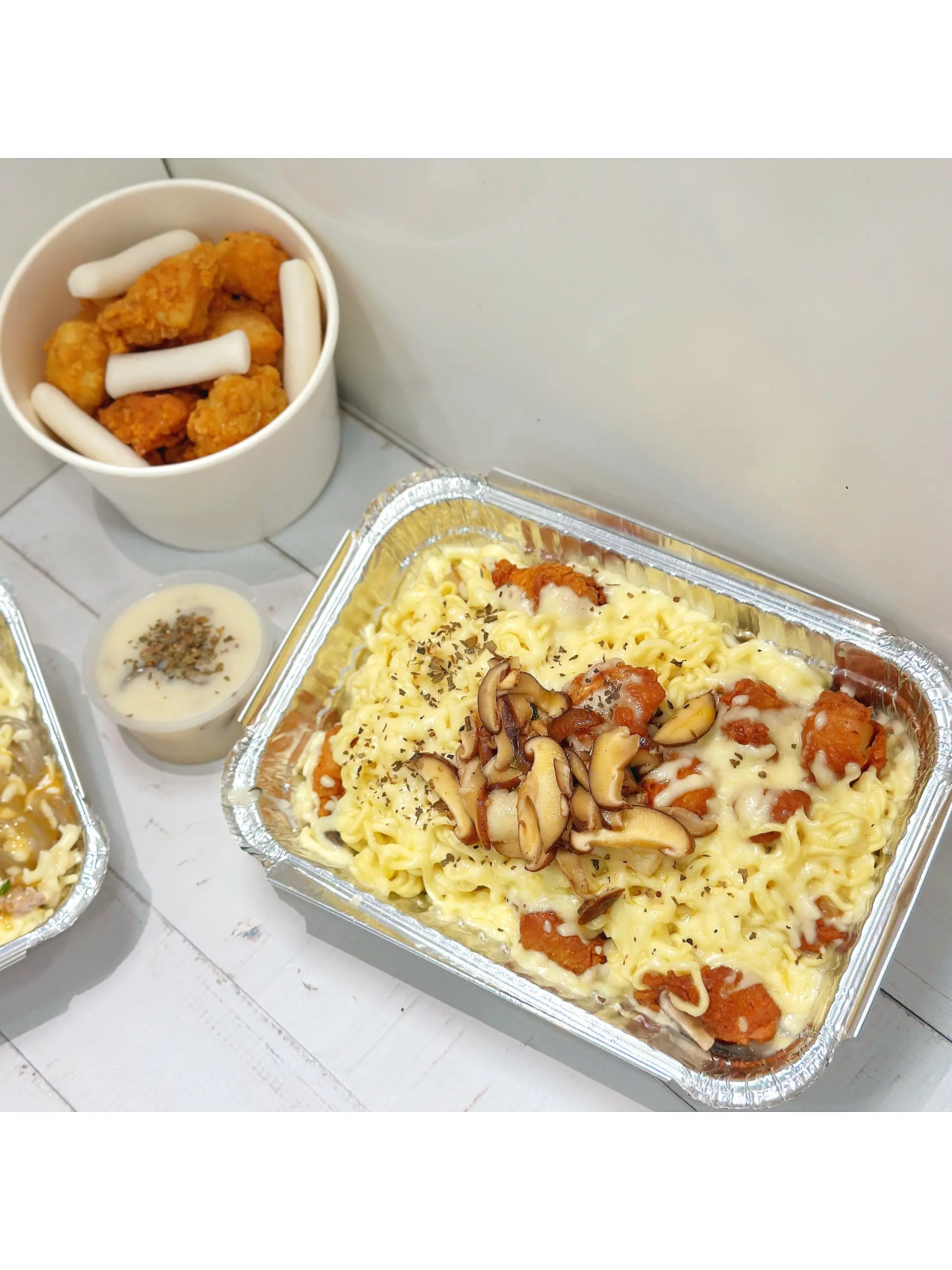 Hình ảnh Mì kem nấm phô mai