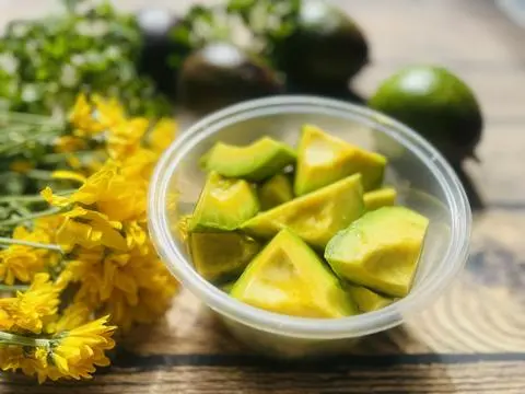Hình ảnh Bơ Chín Cắt Sẵn - Hộp (600-700g)