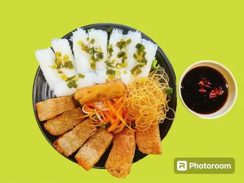 Hình ảnh Bánh hỏi heo quay chả giò chay