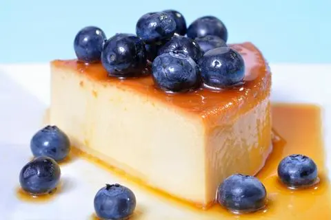 Hình ảnh Bánh flan việt quất