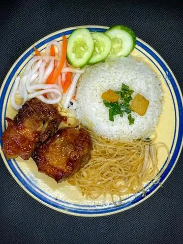 Hình ảnh Cơm tấm sườn que bì