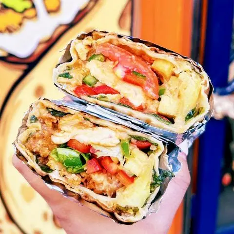 Hình ảnh Tacos Gà size M (tặng 1 nước ngọt)