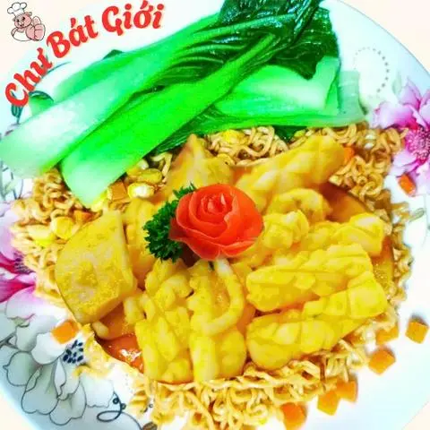 Hình ảnh Mì trộn Mực Xào rau củ