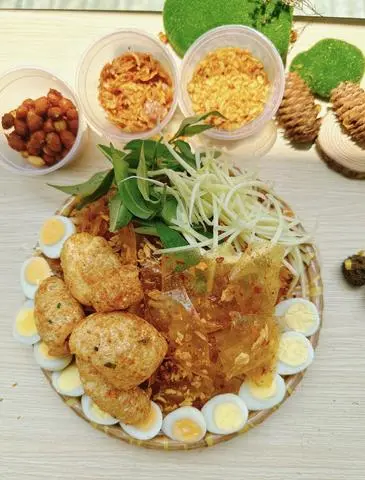 Hình ảnh Bánh Tráng Dẻo Sate Da Heo Mắm Ớt ( Trộn Sẳn )