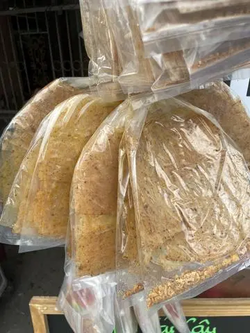 Hình ảnh Bánh Tráng Muối Xike Tỏi