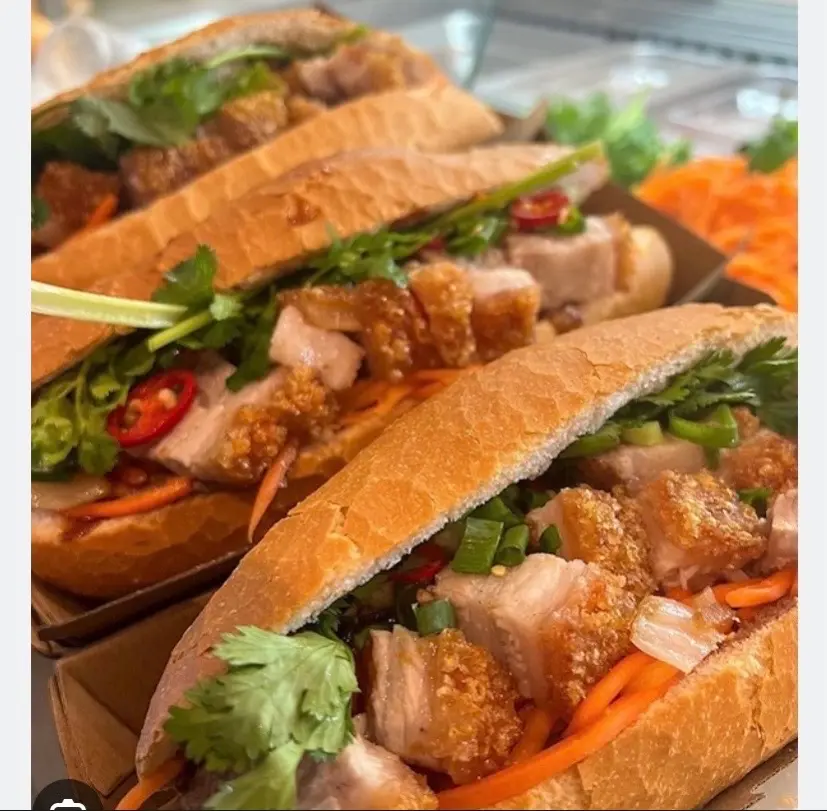 Hình ảnh Bánh Mì Heo Quay Đặc Biệt