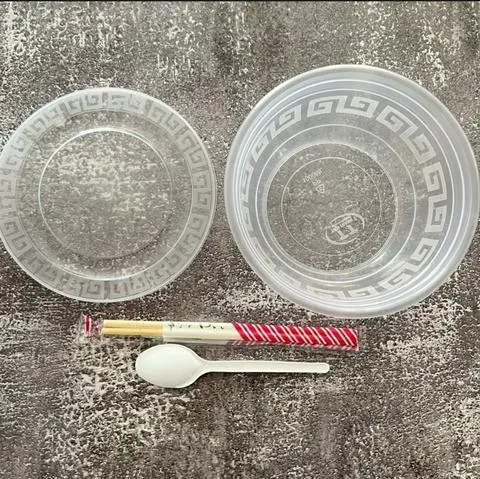Hình ảnh Tô, đũa và muỗng