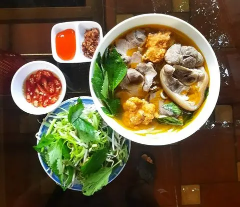 Hình ảnh Bún bò Huế tái nạm giò