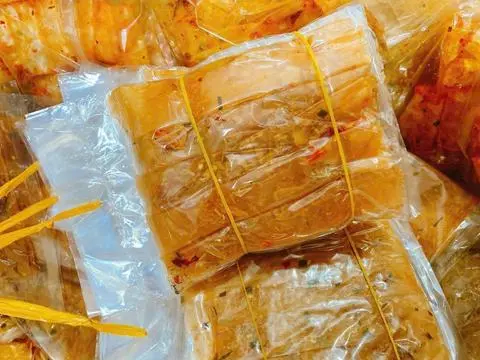 Hình ảnh Bánh tráng cuốn  hành phi