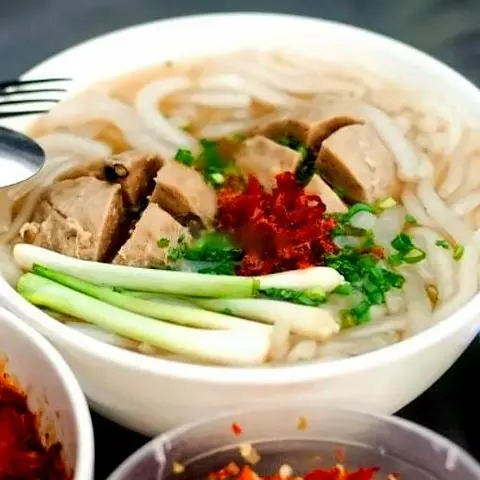 Hình ảnh Bánh canh tô 2 viên khổng lồ