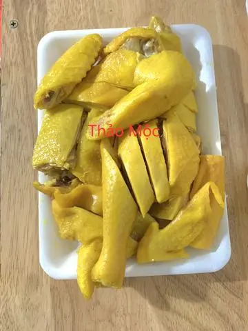 Hình ảnh Nửa con gà ủ muối thảo mộc