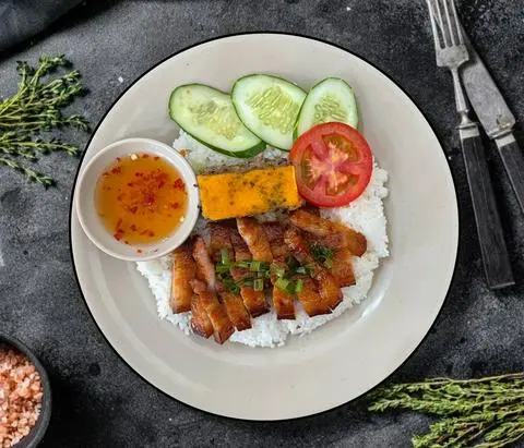 Hình ảnh Cơm Tấm Ba Rọi + Chả