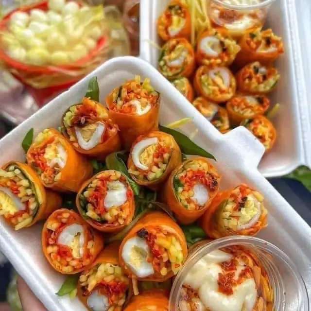 Hình ảnh Bánh Tráng Cuốn ( Kèm xốt chấm)