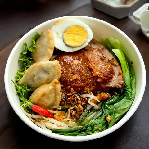 Hình ảnh Hủ tiếu/Mì trộn 4 loại Topping khách tự mix ( Many prefer^^)