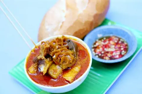 Hình ảnh phá lấu bánh mì 