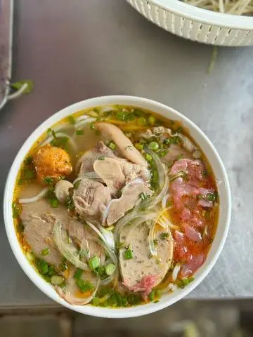 Hình ảnh Bún bò đặc biệt k giò