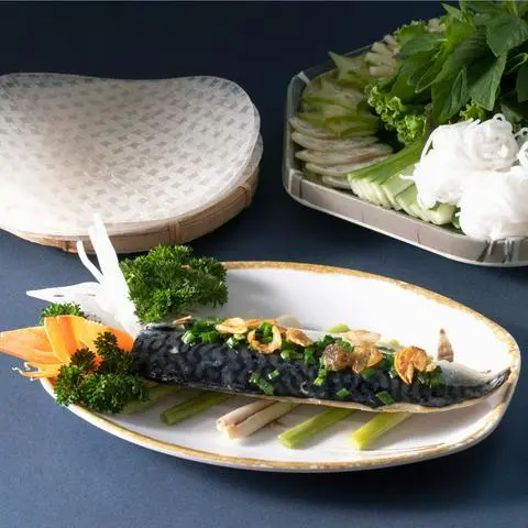 Hình ảnh Cá Sapa Nauy Hấp Mỡ Hành Cuốn Bánh Tráng