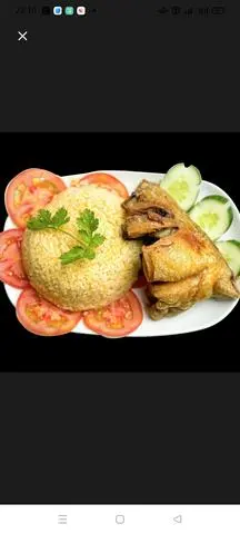 Hình ảnh cơm gà xối mỡ má đùi vị truyền thống tặng kèm nước uống 