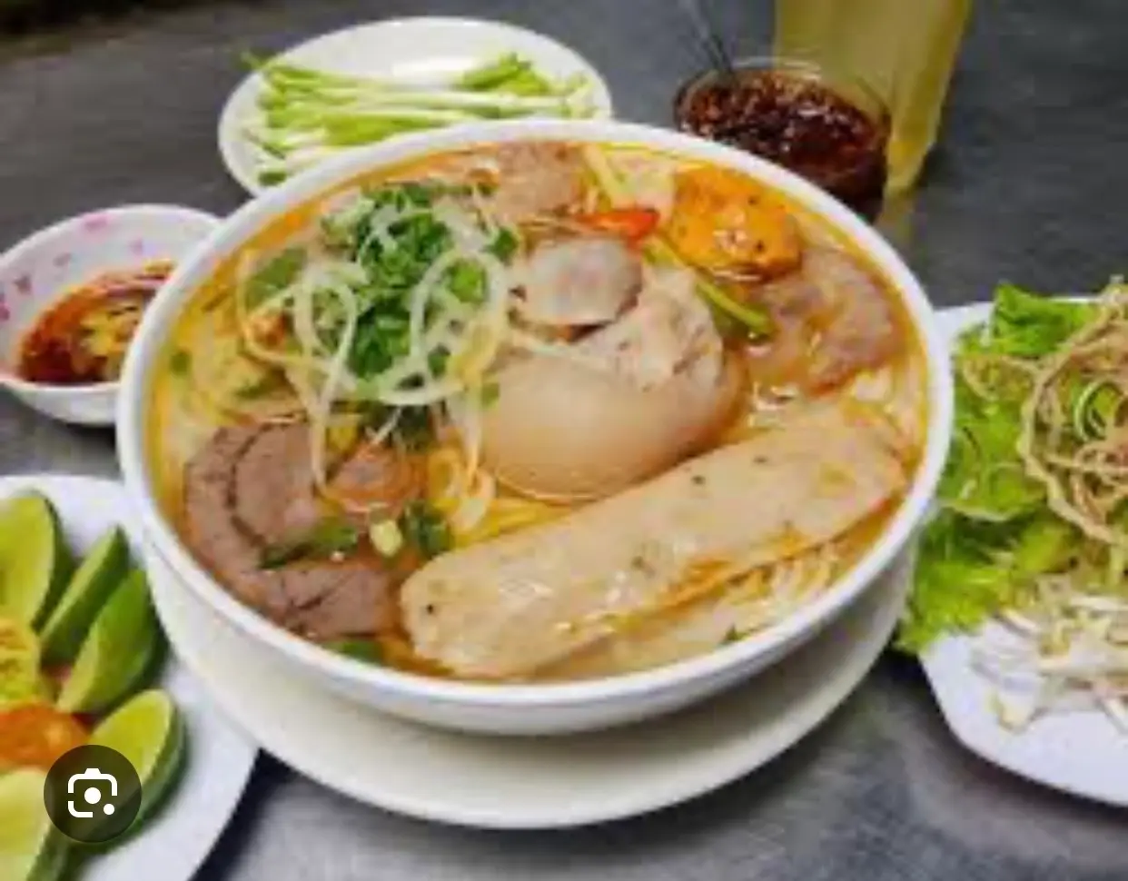 Hình ảnh Bún bò thập cẩm có giò