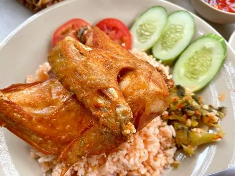Hình ảnh Cơm gà góc tư cánh ức(gà ta)