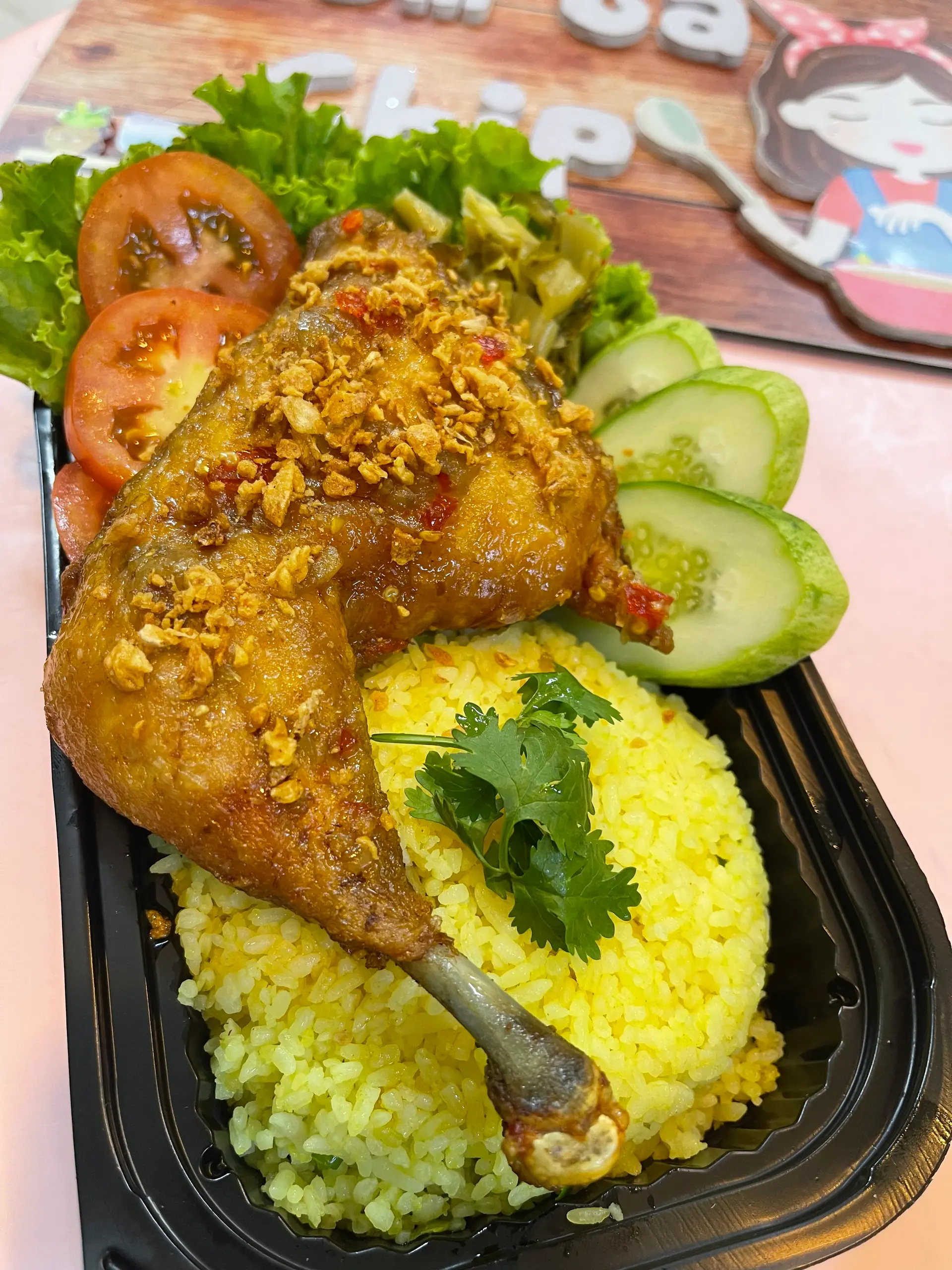 Hình ảnh Cơm đùi gà góc tư mắm tỏi