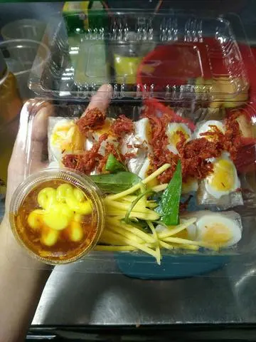 Hình ảnh Cuốn lòng đào sốt me bơ