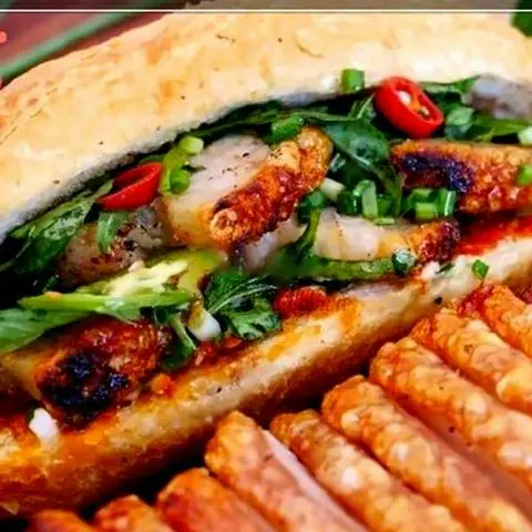 Hình ảnh Bánh mì heo quay da giòn