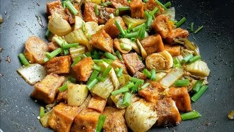 Hình ảnh Cơm đậu hũ xào cải chua