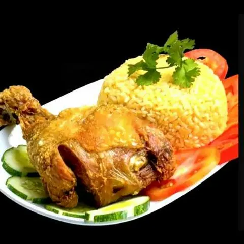 Hình ảnh Cơm gà xối mỡ đùi nhỏ ,Lê thúc hoạch