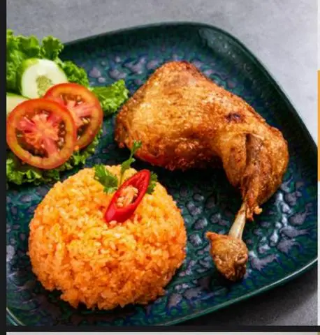 Hình ảnh Cơm sốt cà đùi gà