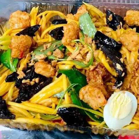 Hình ảnh Gỏi Xoài Khô Bò Đen + trứng + tóp mỡ 