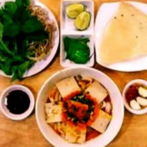 Hình ảnh Mì Quảng chả cua