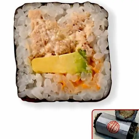 Hình ảnh [MUST TRY] Cá ngừ cay và bơ sushi roll