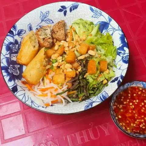 Hình ảnh Bún Trộn Chả giò, Chả Mực Chay