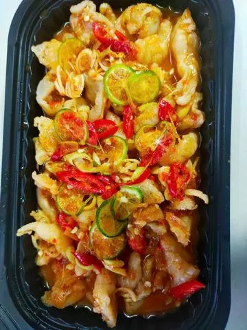 Hình ảnh Chân gà sả tắc phần lớn