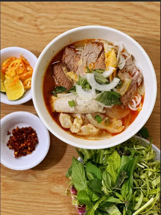 Hình ảnh Bún Bò Tái + Gân + Chả