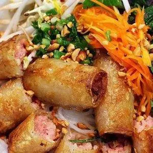 Hình ảnh Bún bì chả giò chay