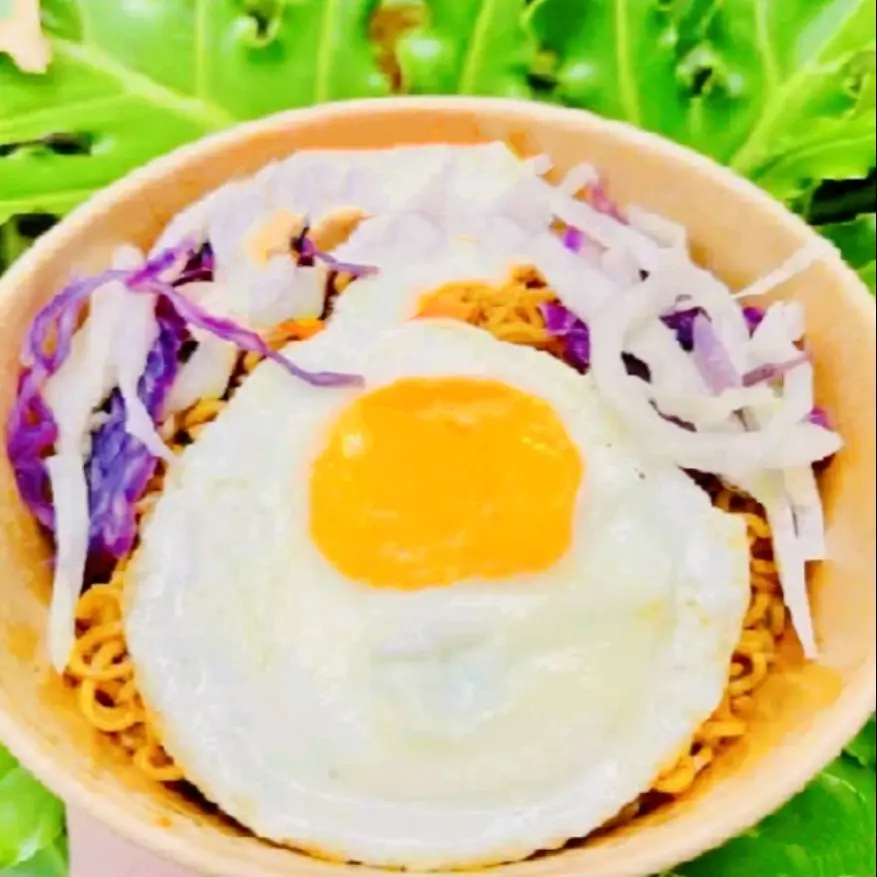 Hình ảnh Mì Nước, Sa Tế Mè, Trứng Nấu, Bò Lá Lốt (2 Viên) Cắt Sẵn + (Kèm Tương Ớt, Rau Bắp/Cải Thảo, Nấm)