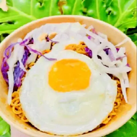 Hình ảnh Mì Nước, Sa Tế Mè, Trứng Nấu, Bò Lá Lốt (2 Viên) Cắt Sẵn + (Kèm Tương Ớt, Rau Bắp/Cải Thảo, Nấm)