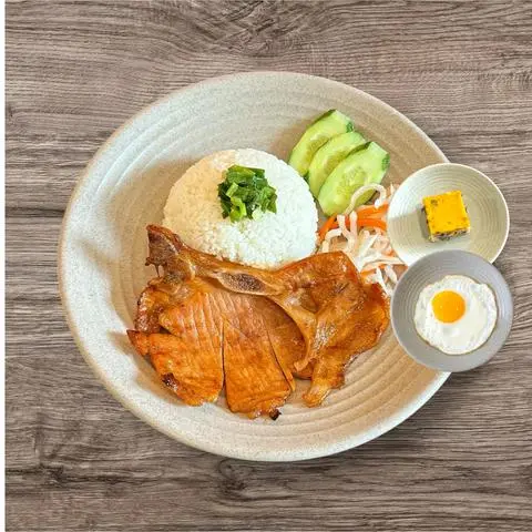 Hình ảnh Cơm tấm sườn chả ốp la