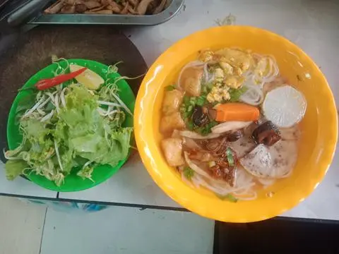 Hình ảnh bún Huế+ tô muỗng đũa 