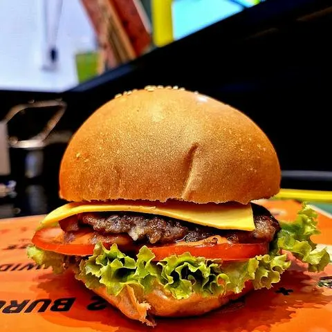 Hình ảnh Burger Bò (tặng 1 nước ngọt)